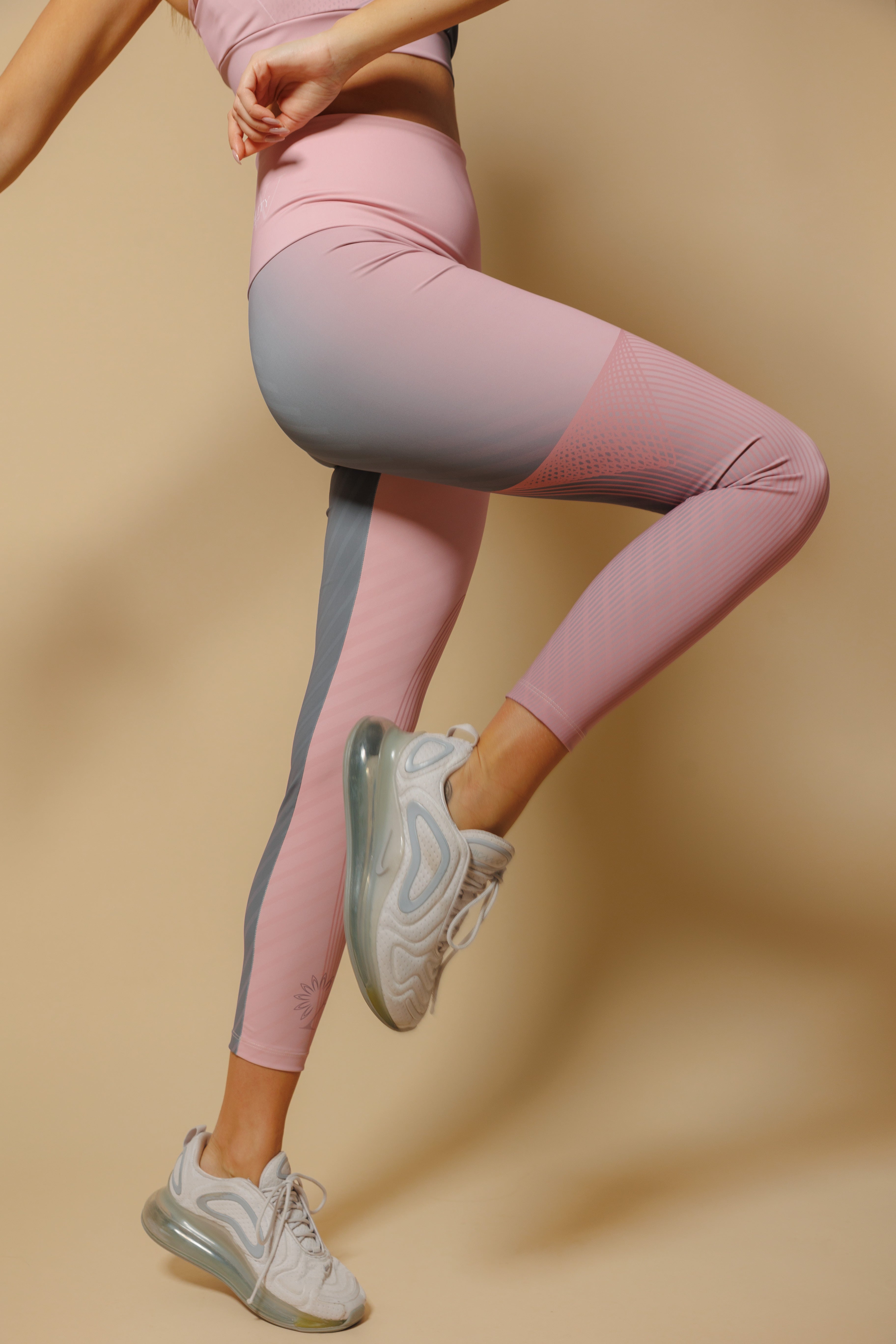 Дамски комплект от къс потник и клин PINK & GREY