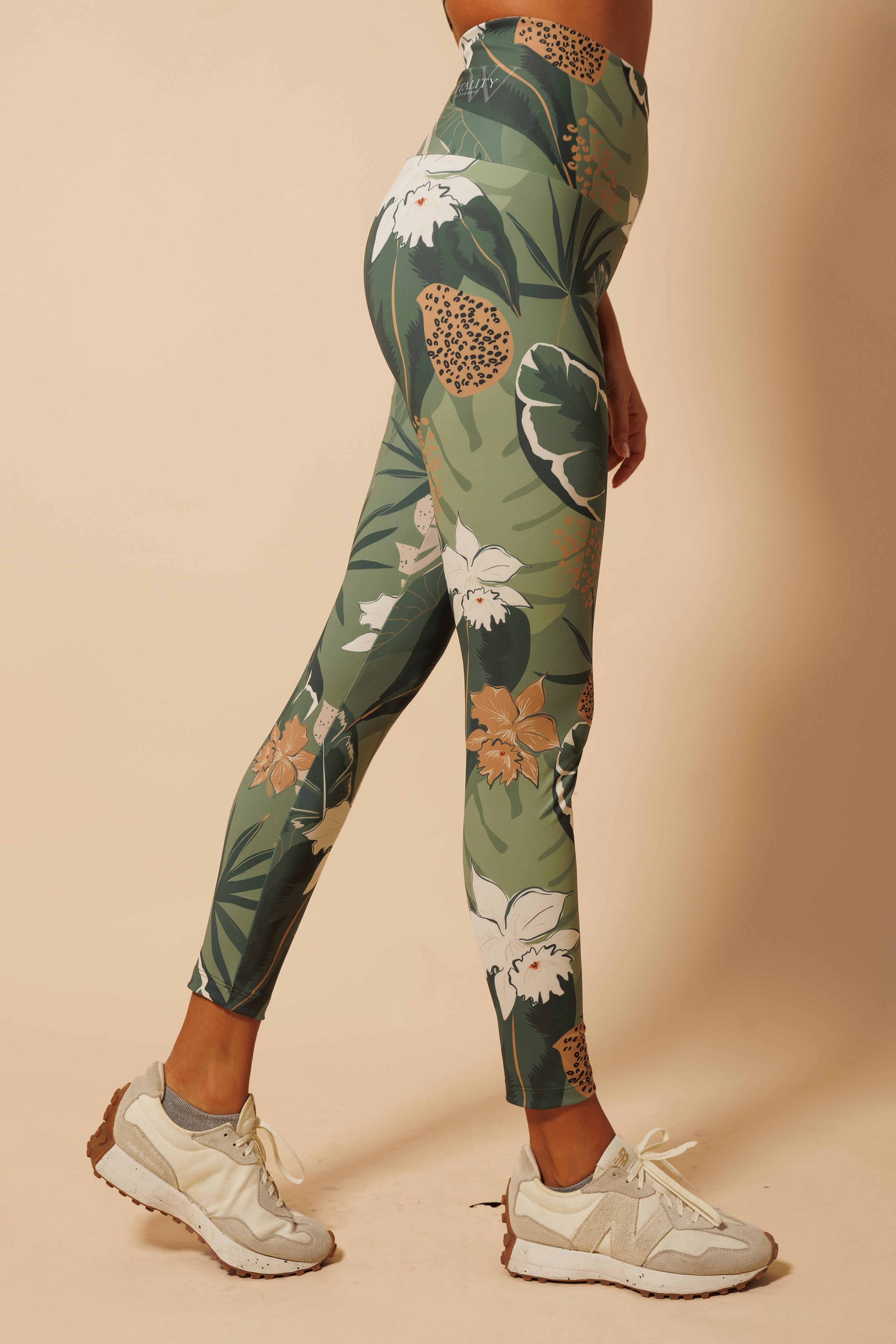 НОВО Дамски спортен клин PALM