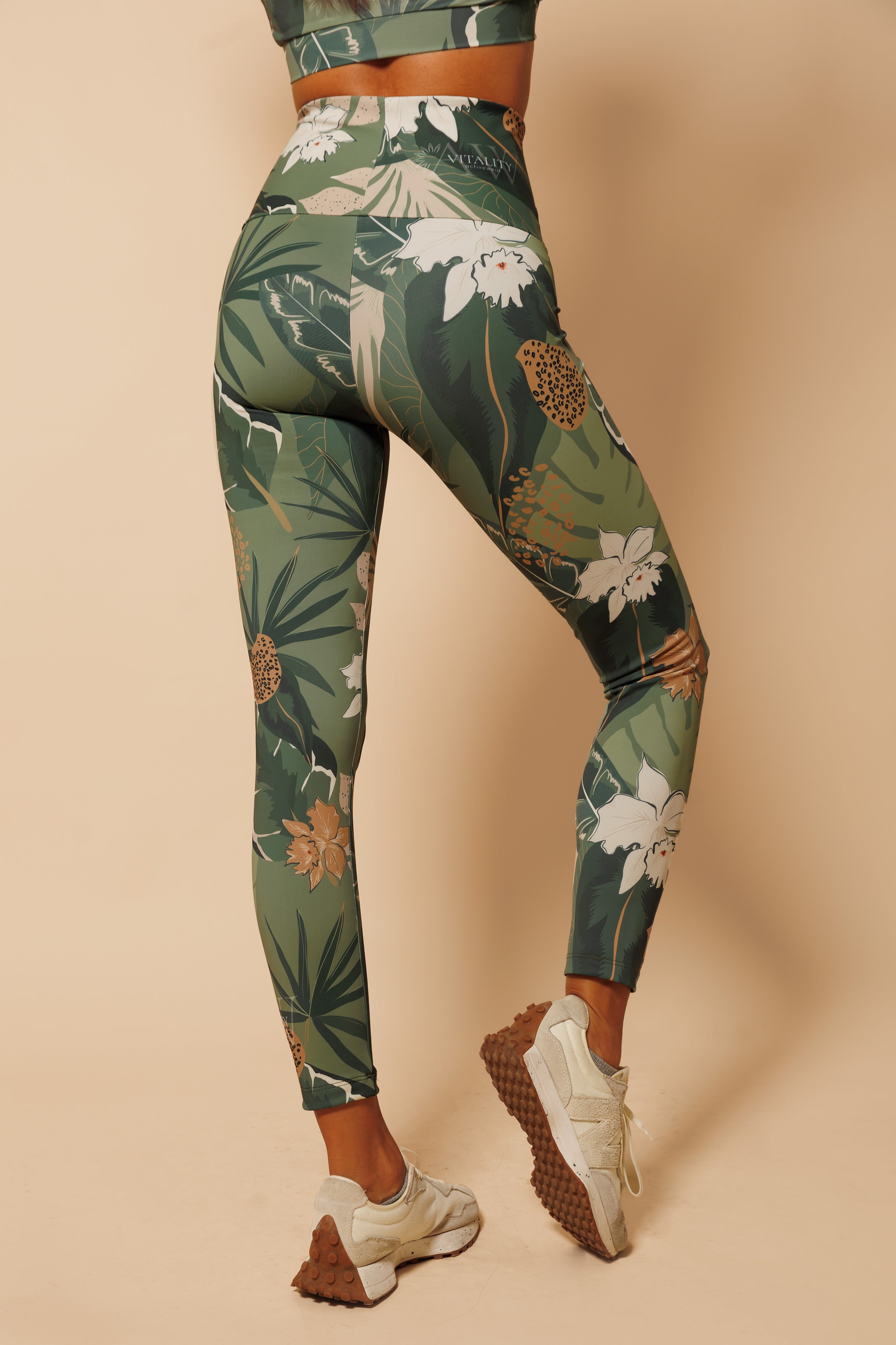 НОВО Дамски спортен клин PALM