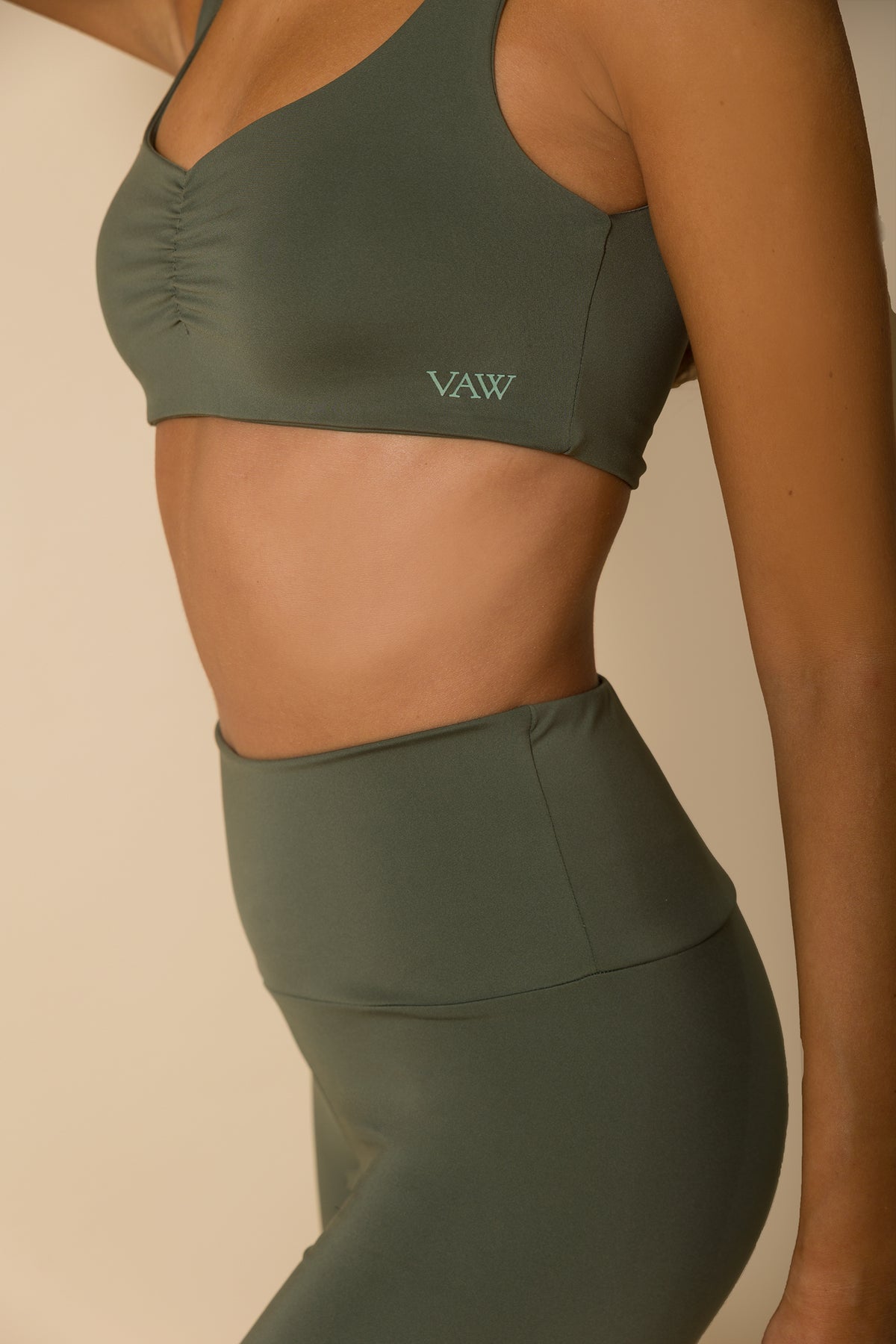 Дамски спортен къс потник OLIVE GREEN
