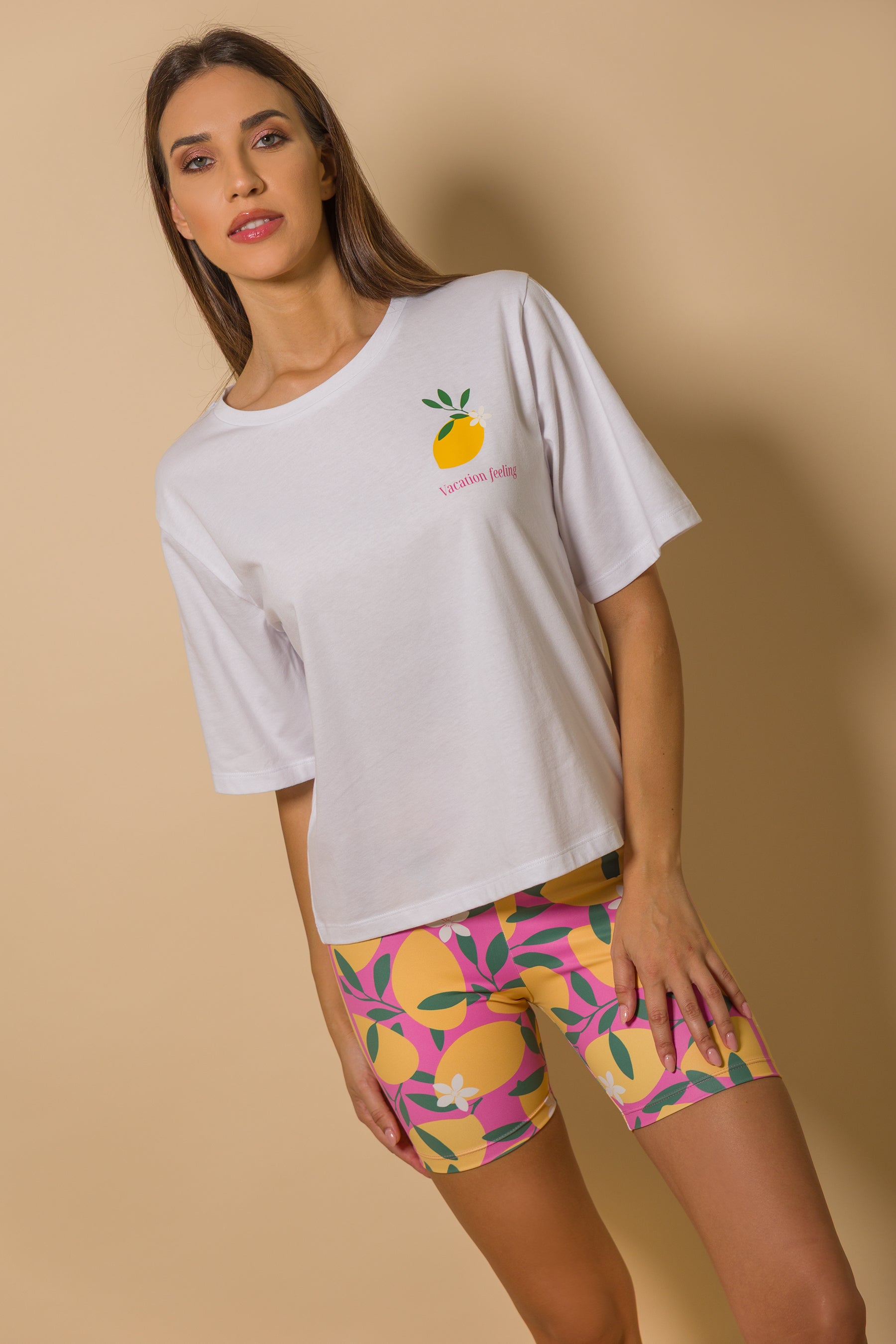 Дамски комплект от бяла тениска и къс клин LEMON