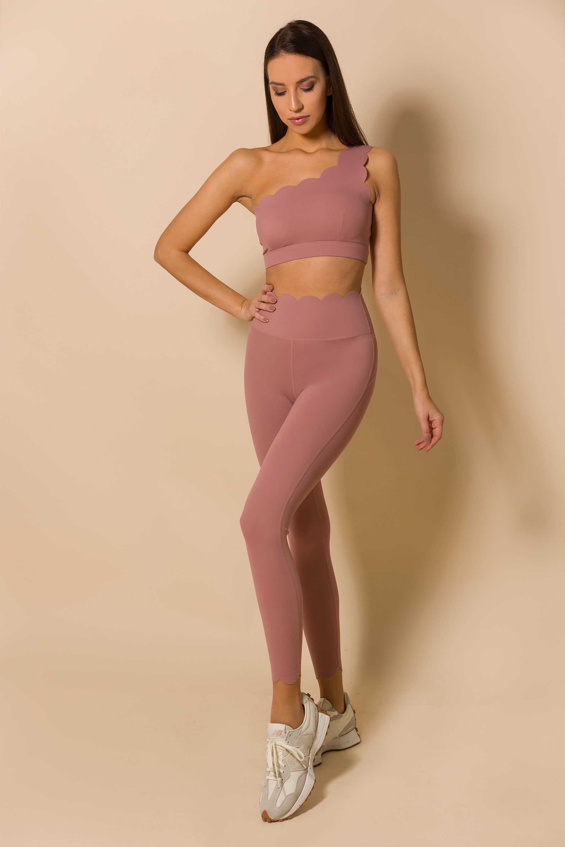 Дамски комплект от къс потник и стягащ клин BLUSH