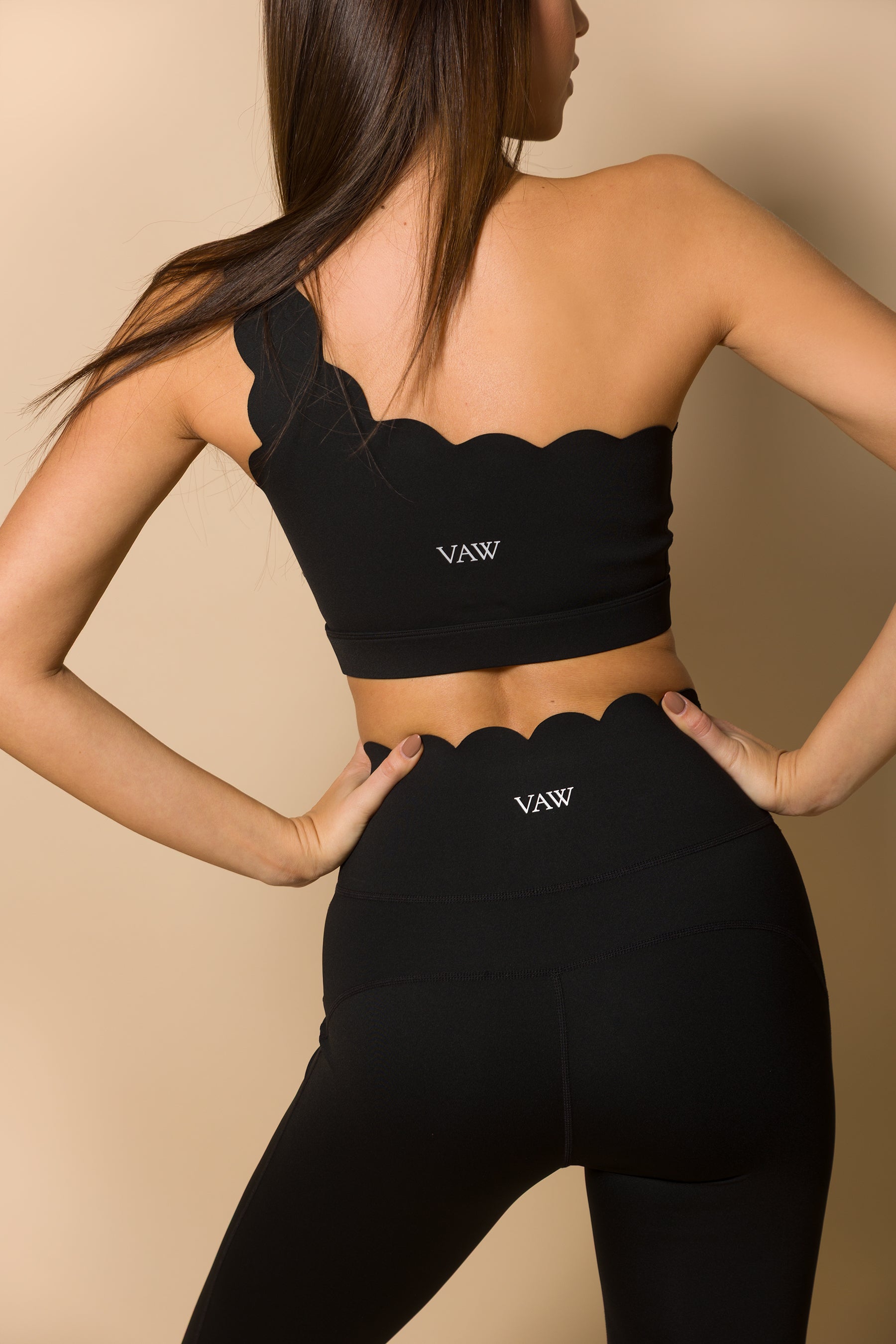 Дамски къс потник с едно рамо NOIR