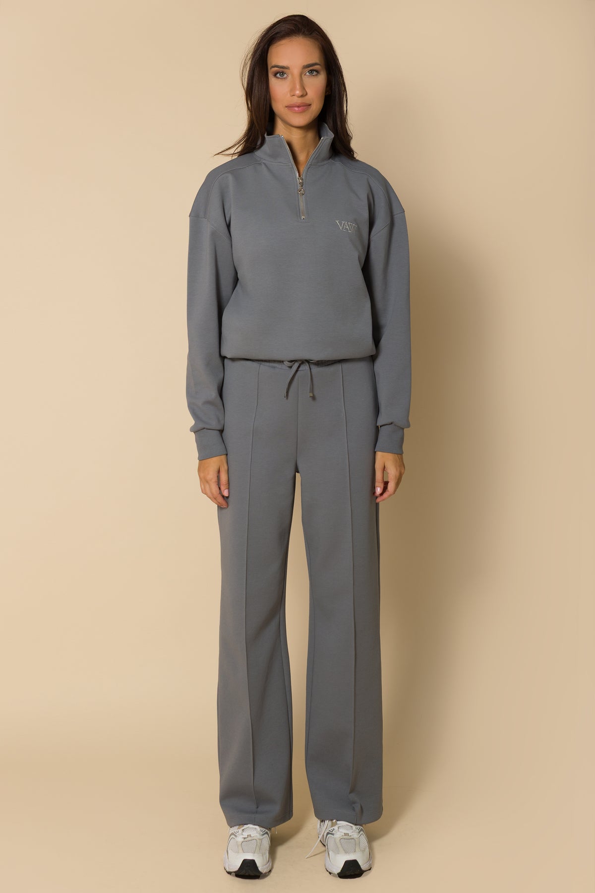 Дамски комплект от суитшърт с цип и долнище с ръб SOFT GREY