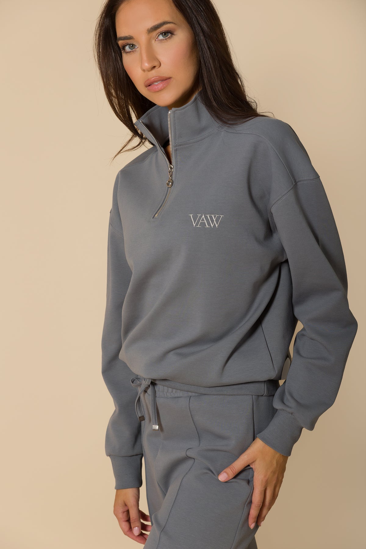 Дамски комплект от суитшърт с цип и долнище с ръб SOFT GREY