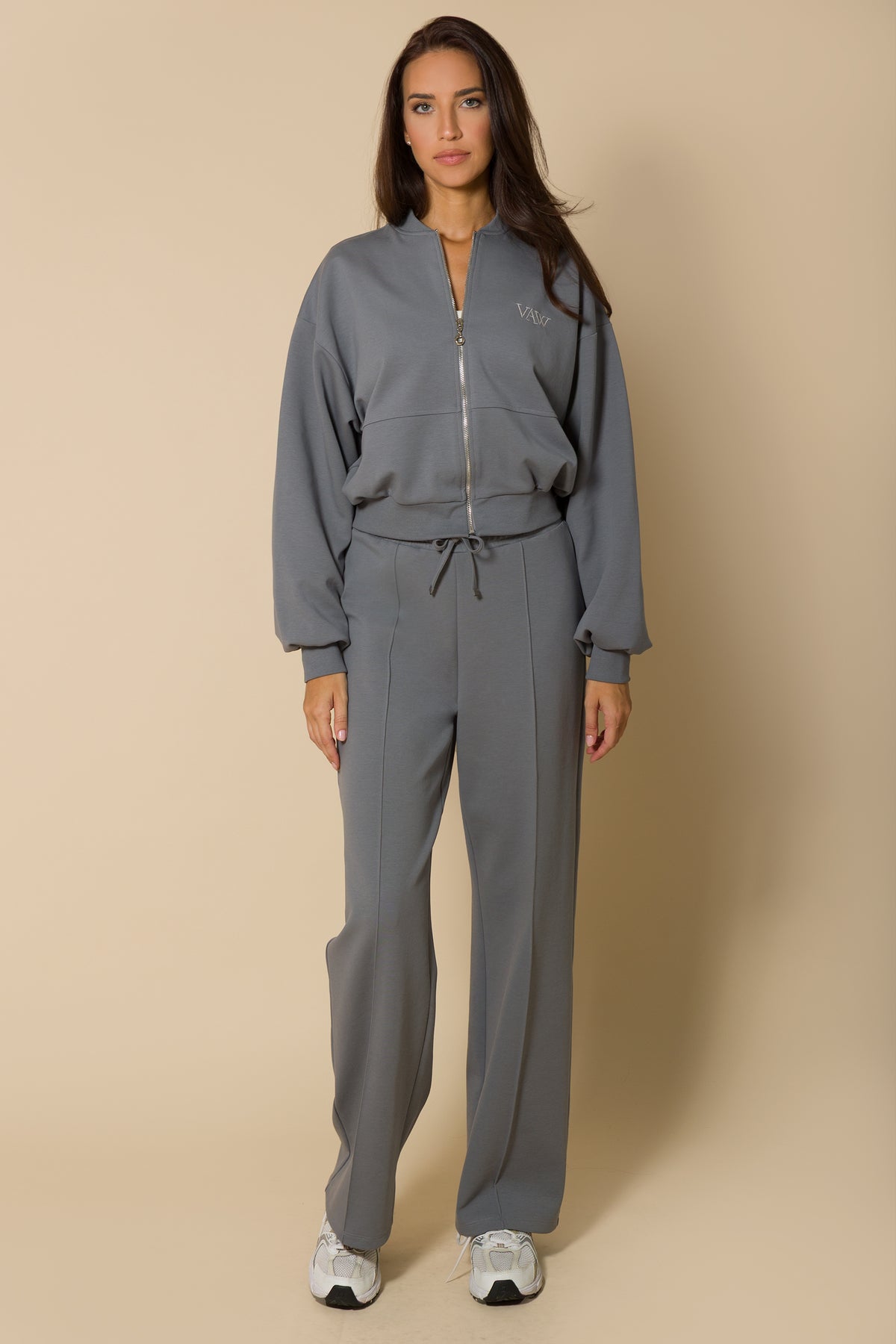 Дамски комплект от яке бомбър и долнище с ръб SOFT GREY