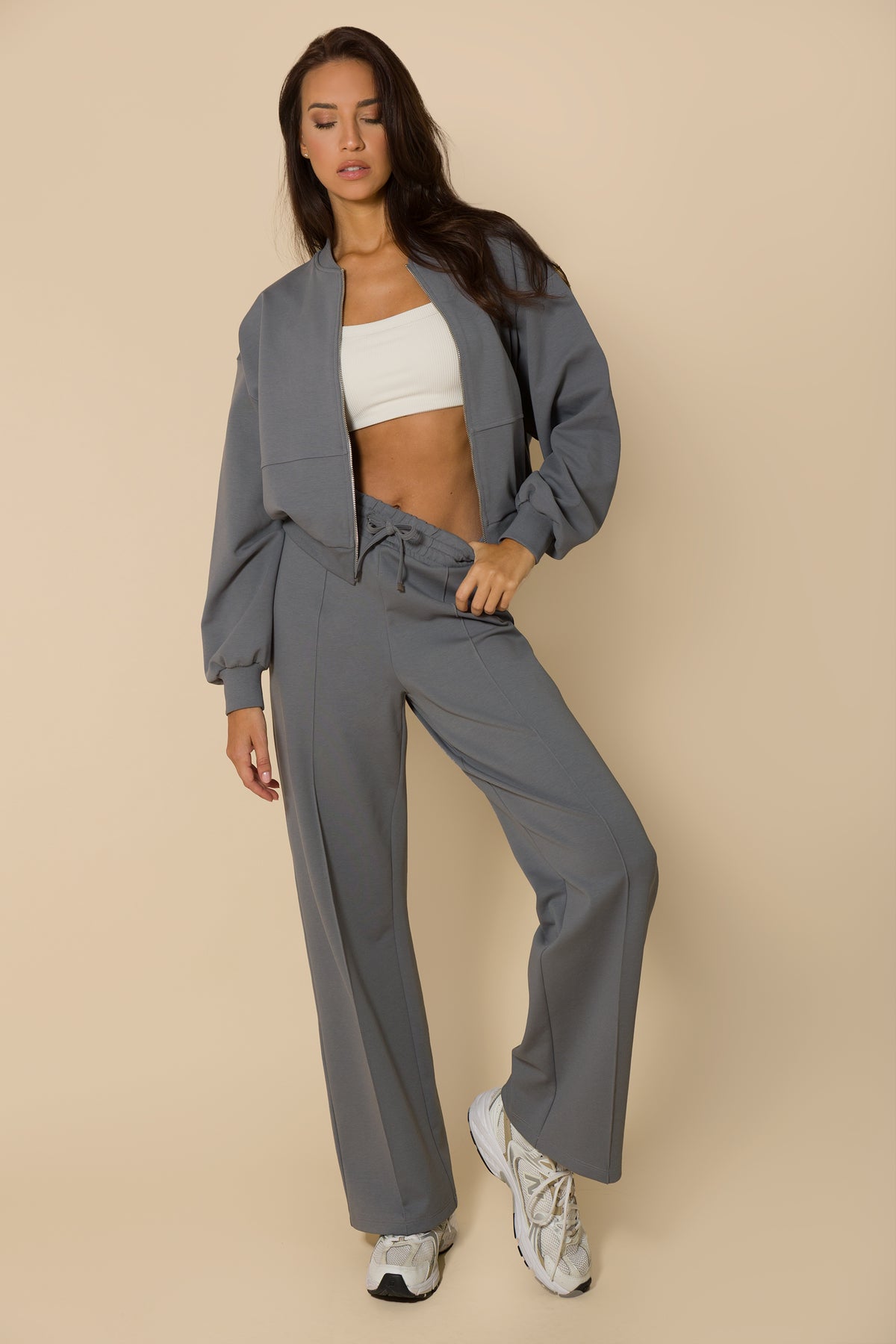 Дамски комплект от яке бомбър и долнище с ръб SOFT GREY