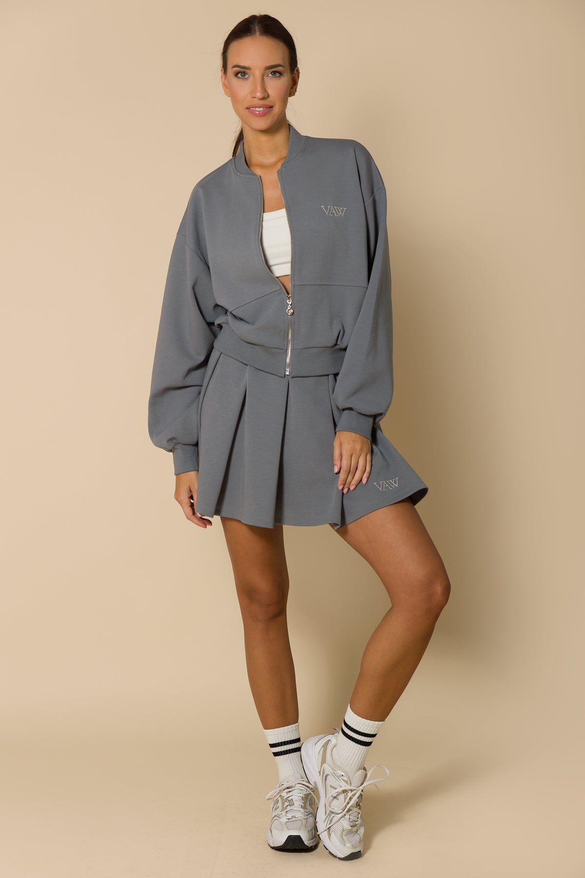 Дамски комплект от яке бомбър и плисирана пола SOFT GREY