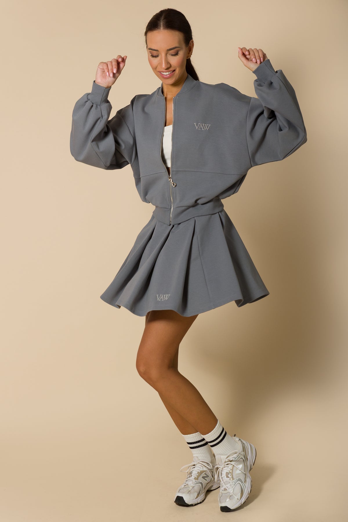 Дамски комплект от яке бомбър и плисирана пола SOFT GREY