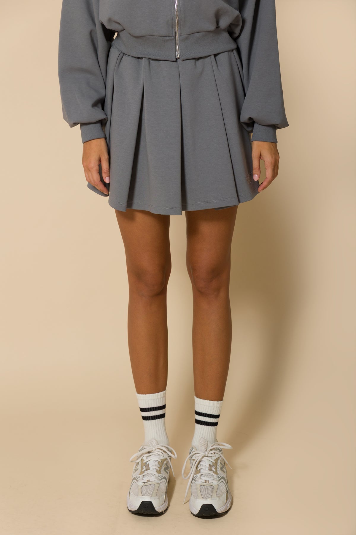 Дамска плисирана пола SOFT GREY