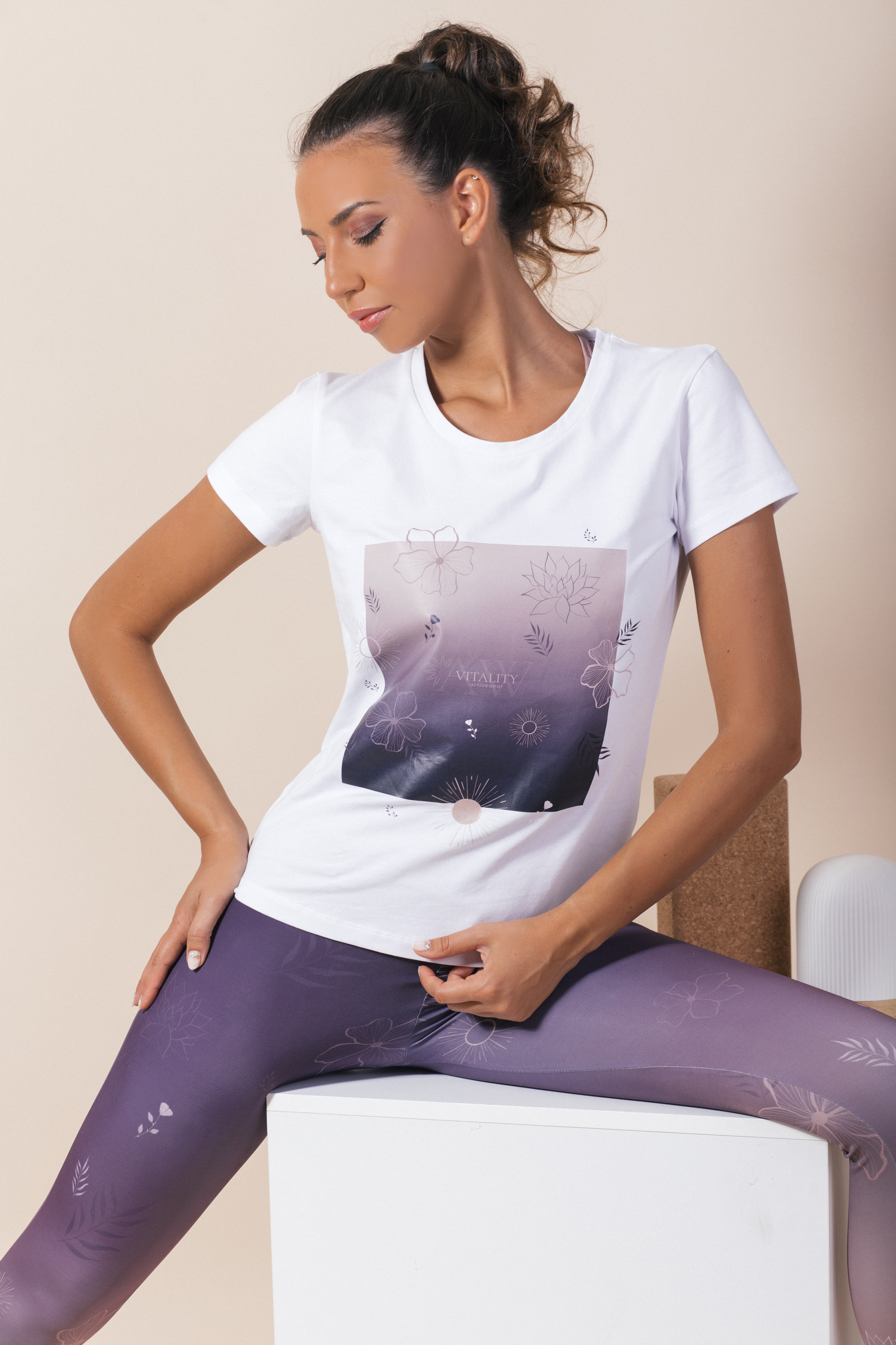 Дамски комплект от тениска и клин purple vibes