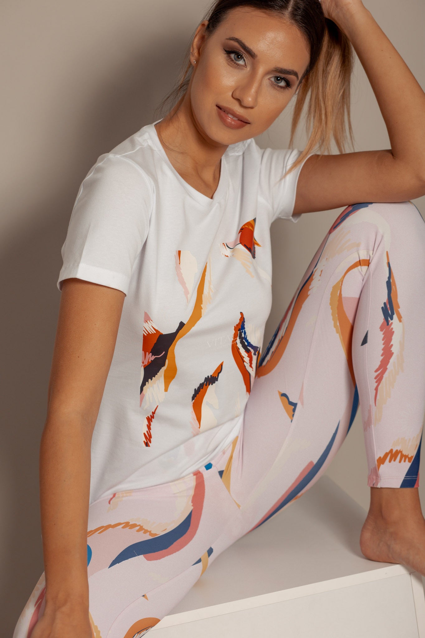 OUTLET Дамска спортна тениска WAVES