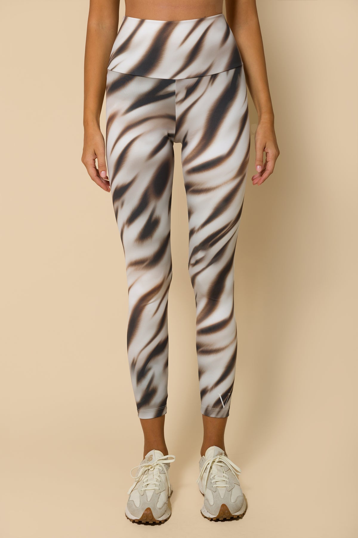 Дамски спортен клин WHITE TIGER
