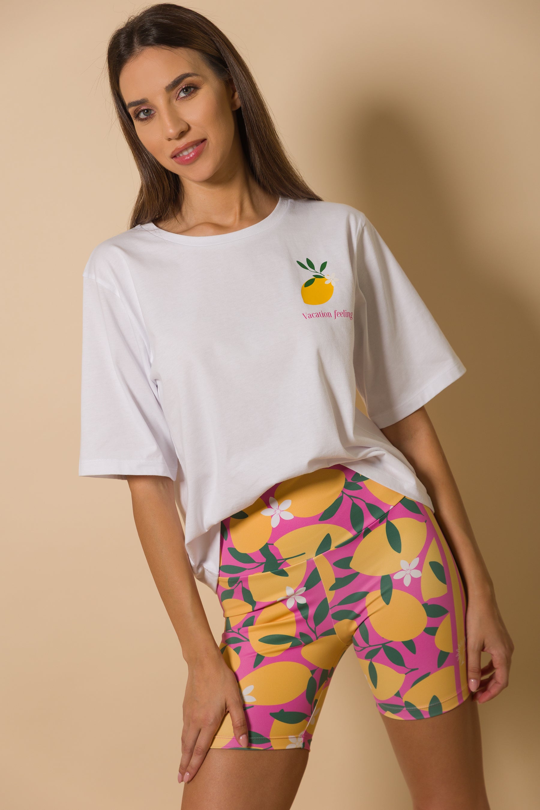 Дамски комплект от бяла тениска и къс клин LEMON