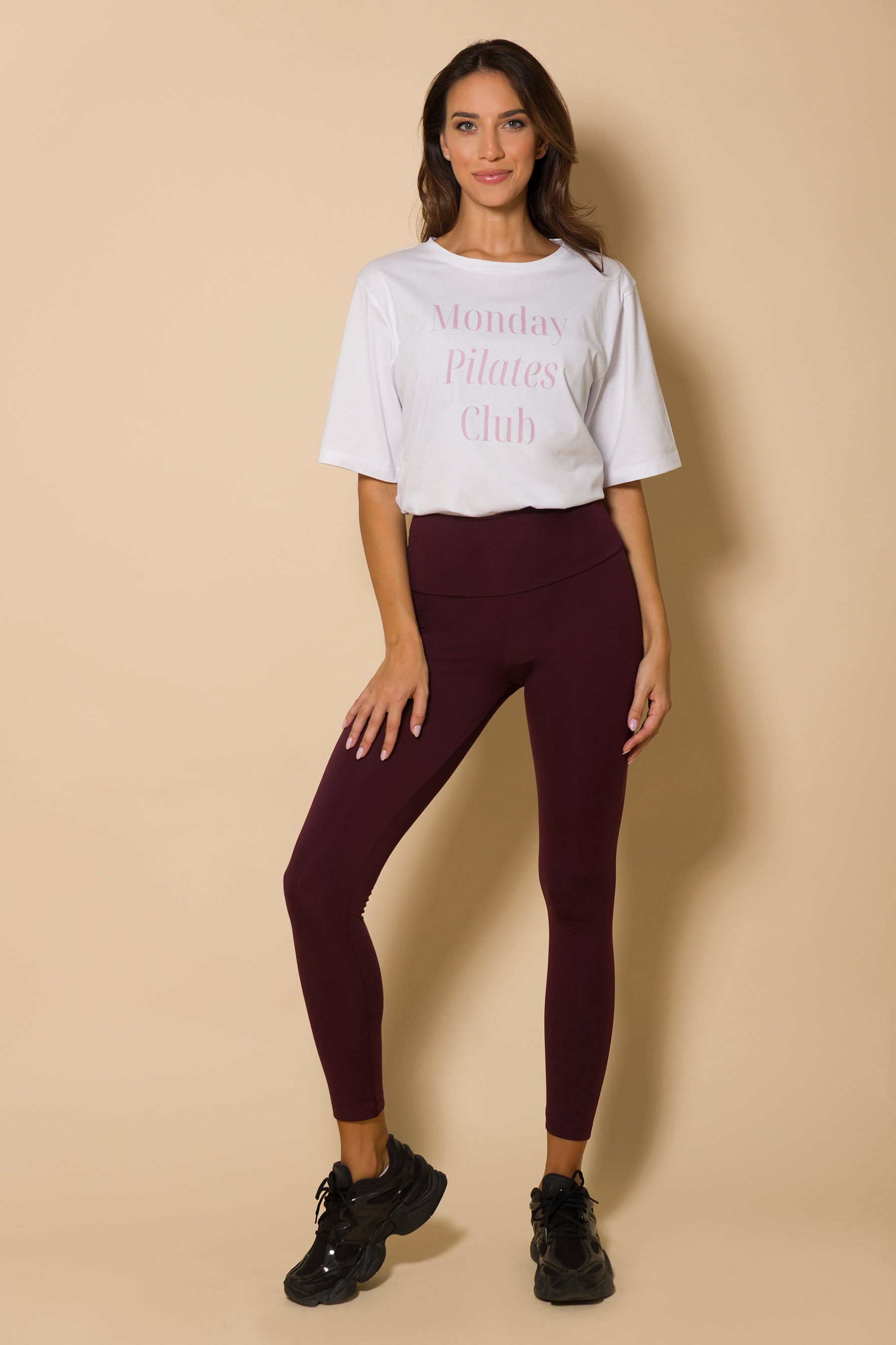 Дамски комплект от бяла тениска и клин MULBERRY