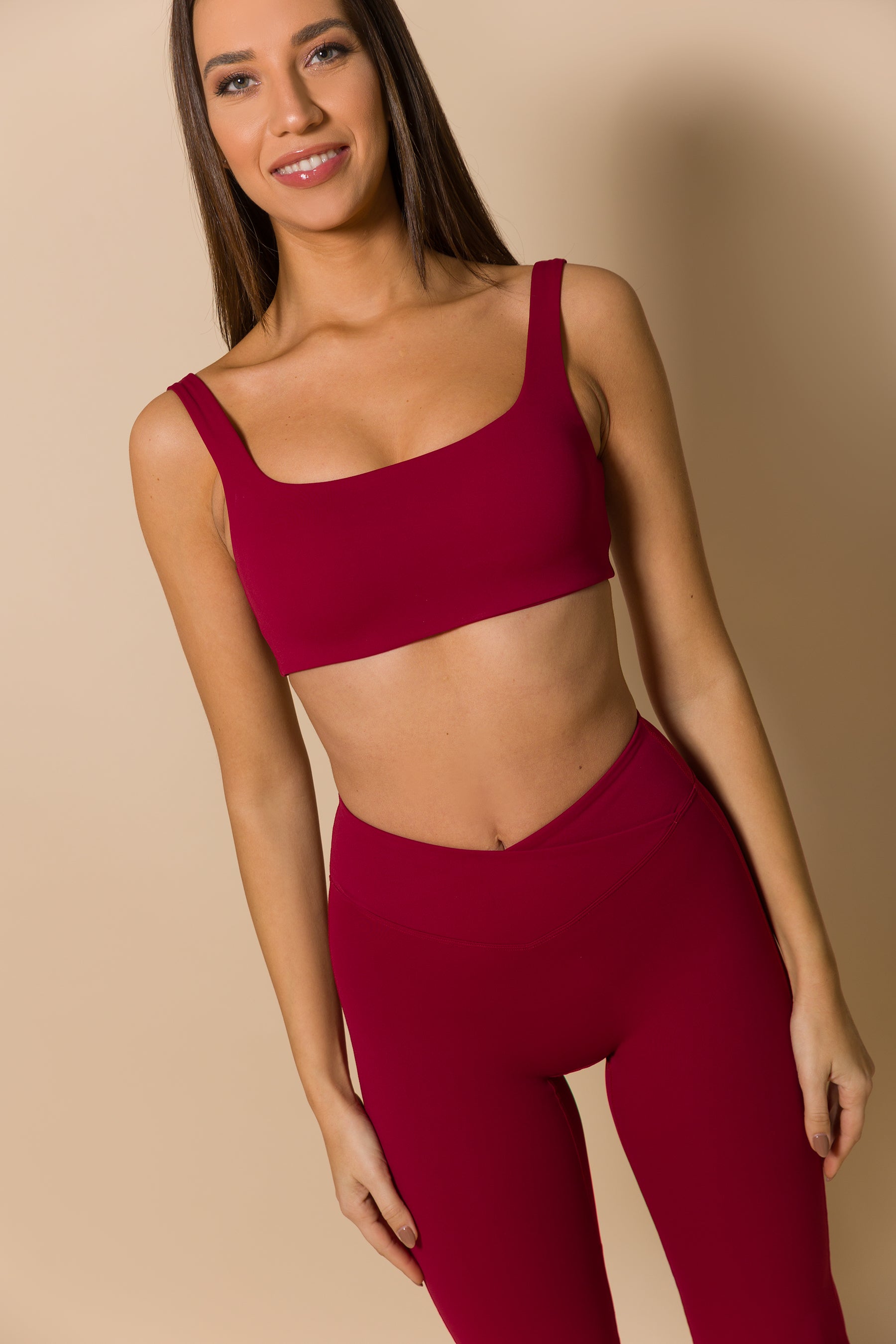 Дамски повдигащ къс потник CHERRY