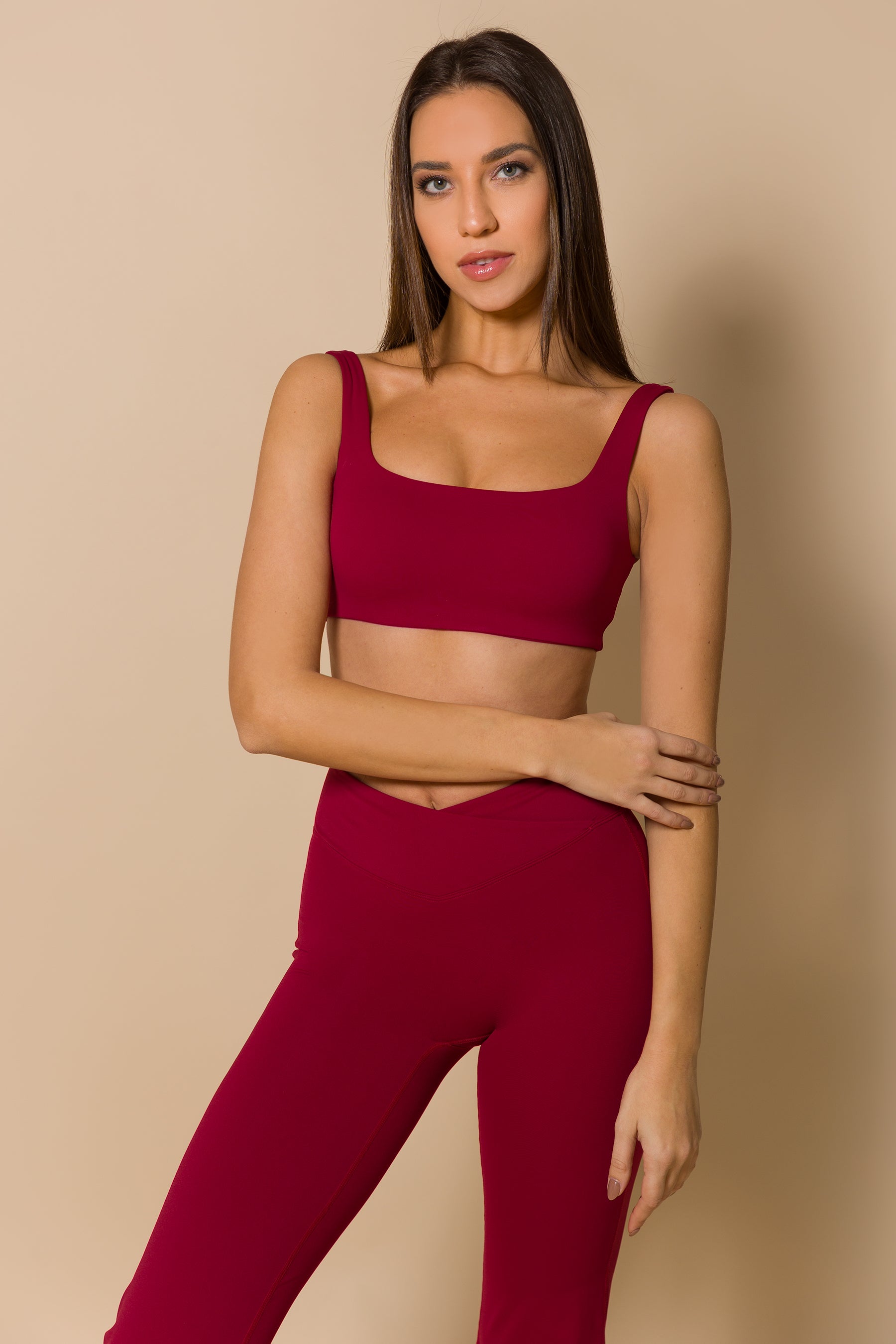 Дамски повдигащ къс потник CHERRY