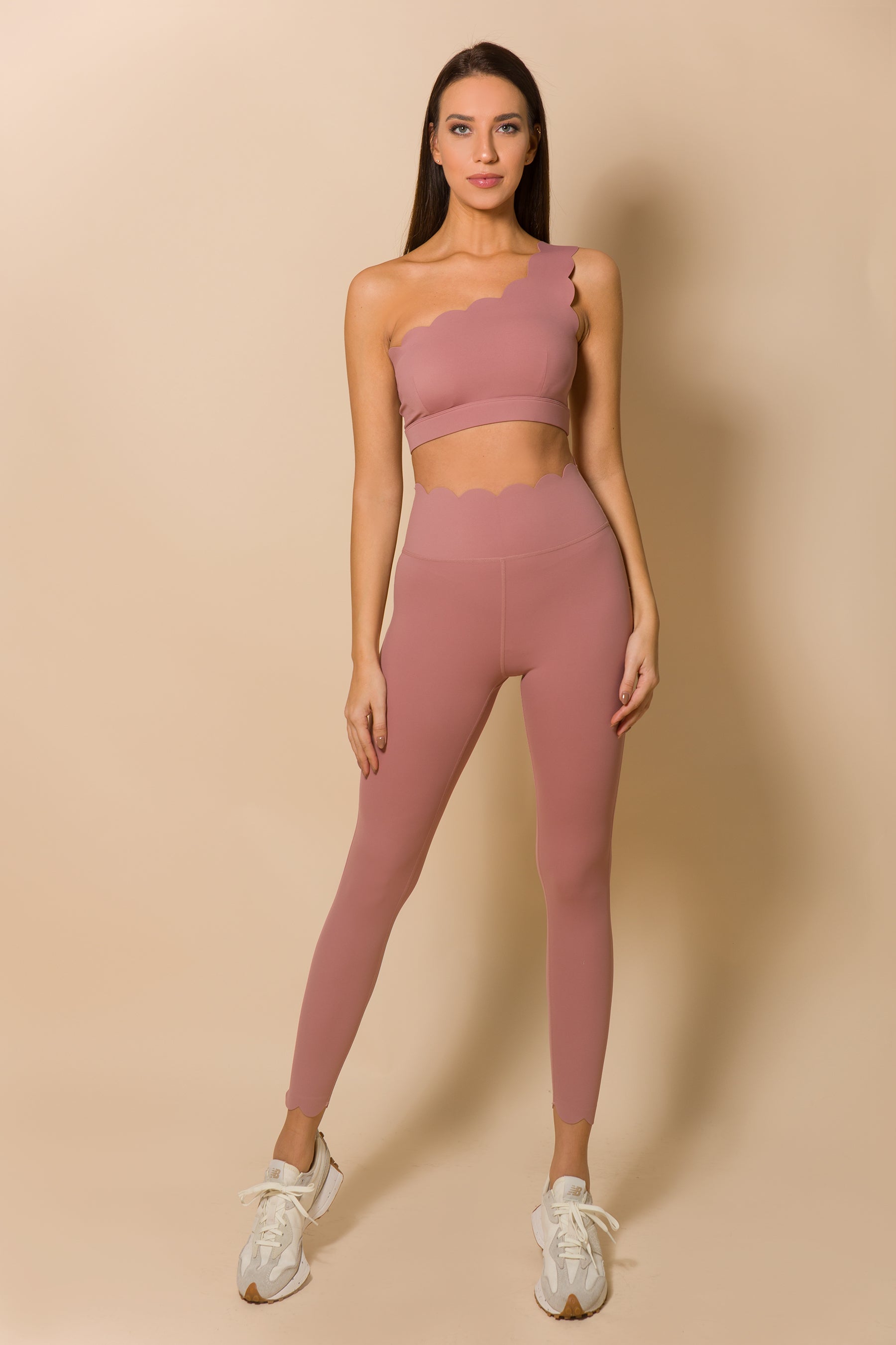 Дамски комплект от къс потник и стягащ клин BLUSH