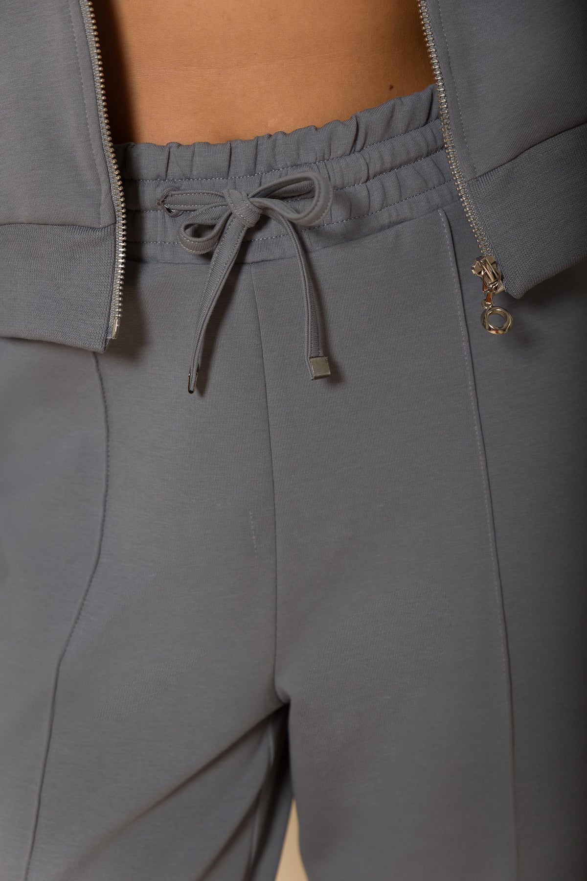 Дамски комплект от суитшърт с цип и долнище с ръб SOFT GREY